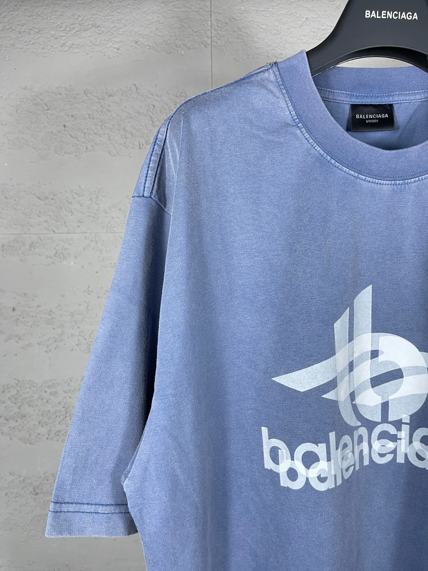 【 . Quality】BALENCI*GA/ .2024New Arrival. LOGOClassic T . . Authentic ， ！ ZP . 260 ， . ， ，。 。Classic ，LOGO ， ， 。 . ， ， ， OS . Same Style ：BL 223219 ： Size：XS L